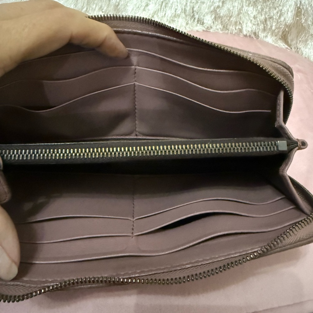 Authentic Bottega Veneta Intrecciato Leather Zippy Wallet. Mauve Pink - Picture 3 of 12